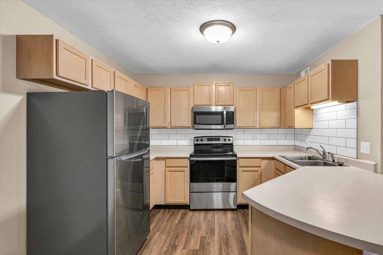 1-6 Rainbow Circle - Photo 4 of 19