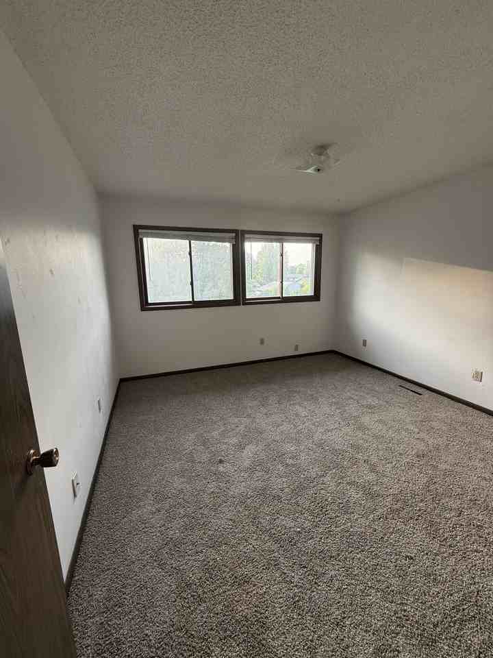 3915 Southlawn Rd #3915 - Photo 5 of 17