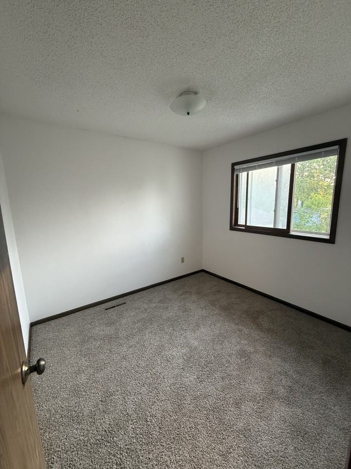 3915 Southlawn Rd #3915 - Photo 7 of 17