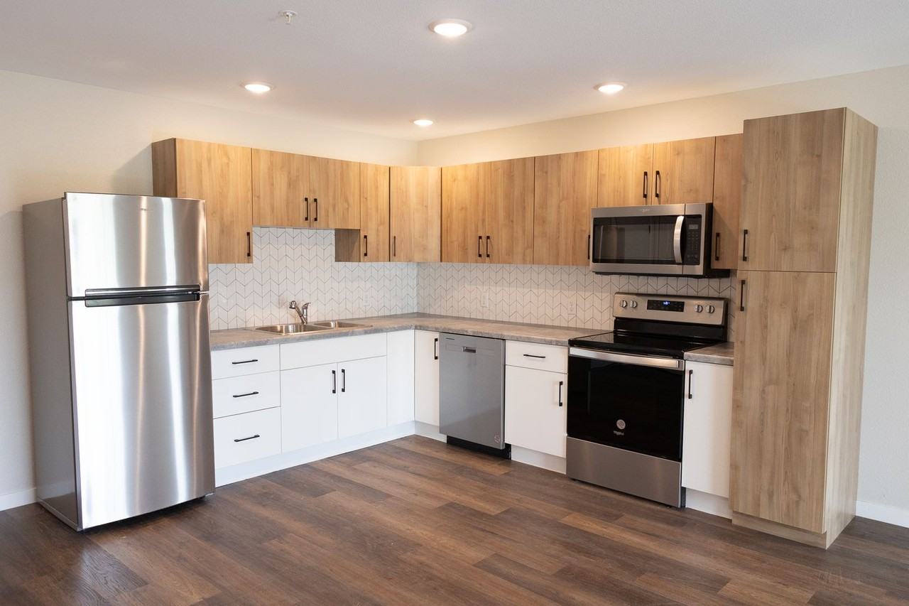 Lakeland Apartments - Photo 2 of 42