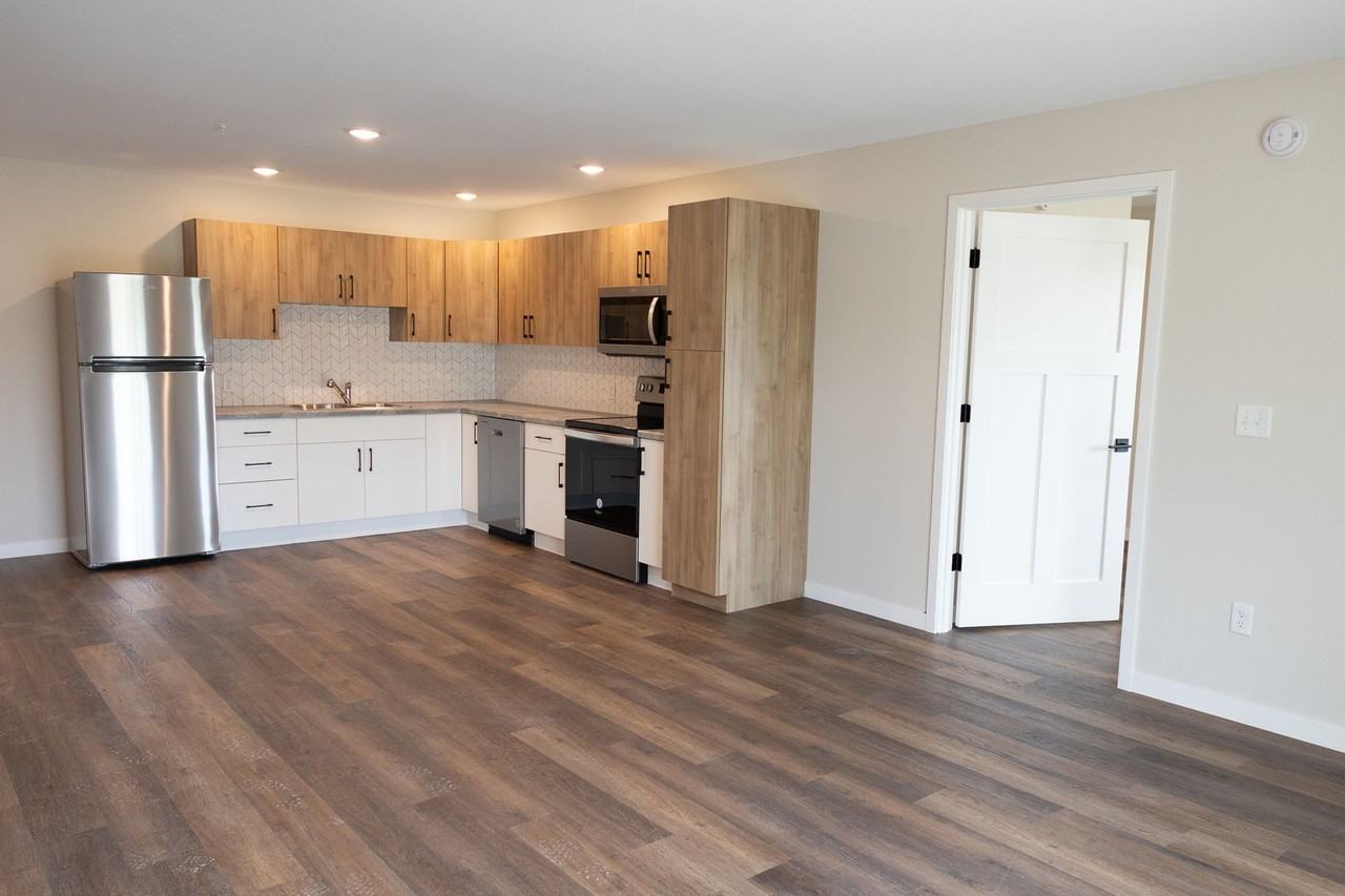 Lakeland Apartments - Photo 3 of 42