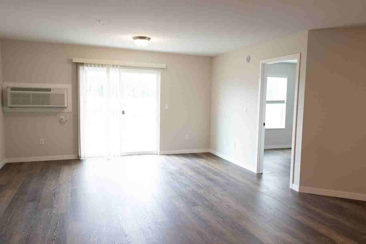 Lakeland Apartments - Photo 4 of 42