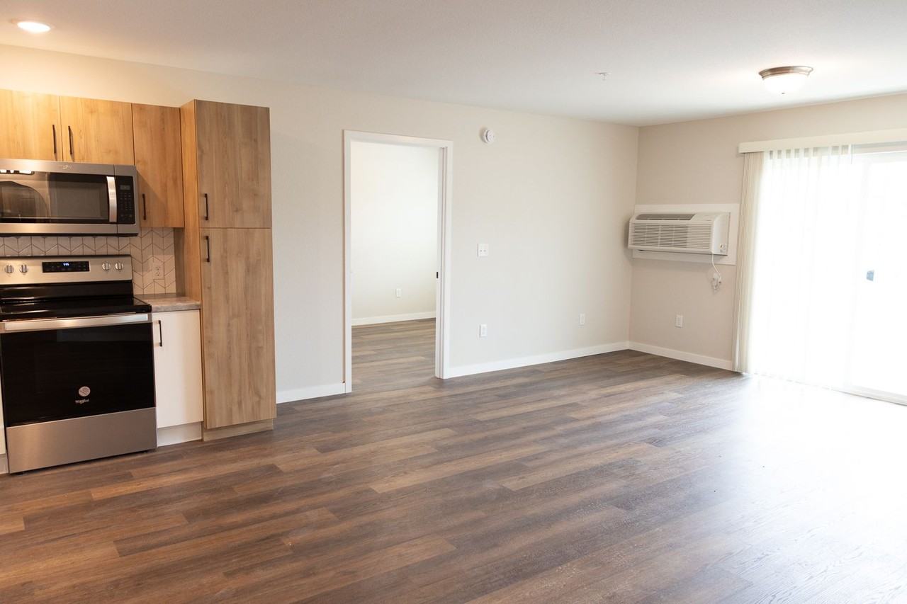 Lakeland Apartments - Photo 5 of 42