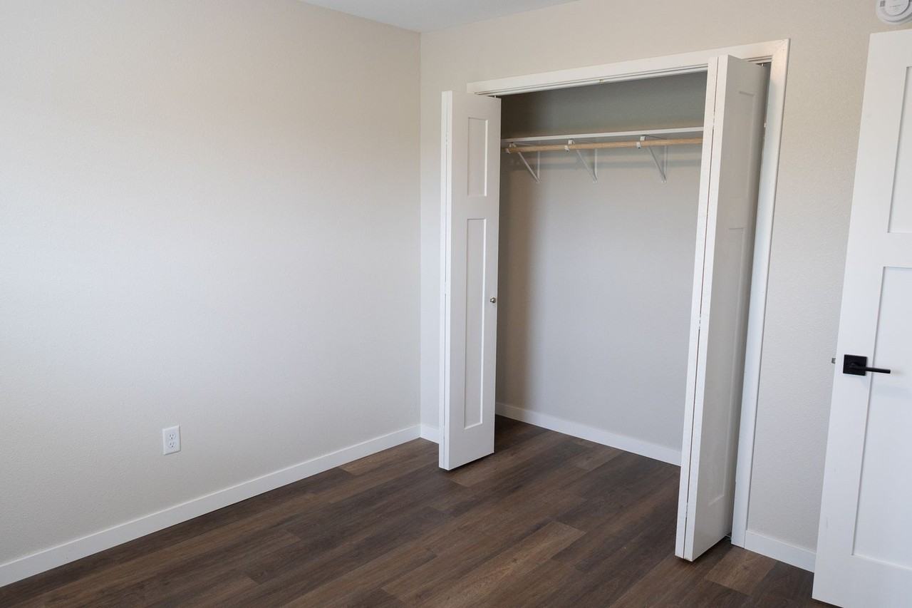 Lakeland Apartments - Photo 6 of 42