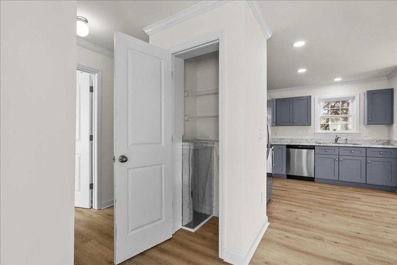 464 N Main St - Photo 4 of 24