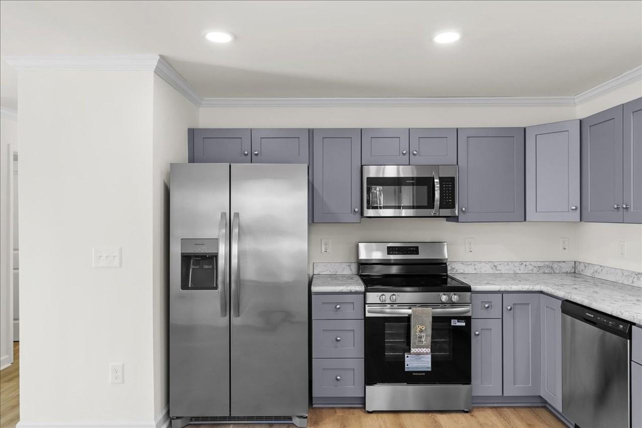 464 N Main St - Photo 7 of 24