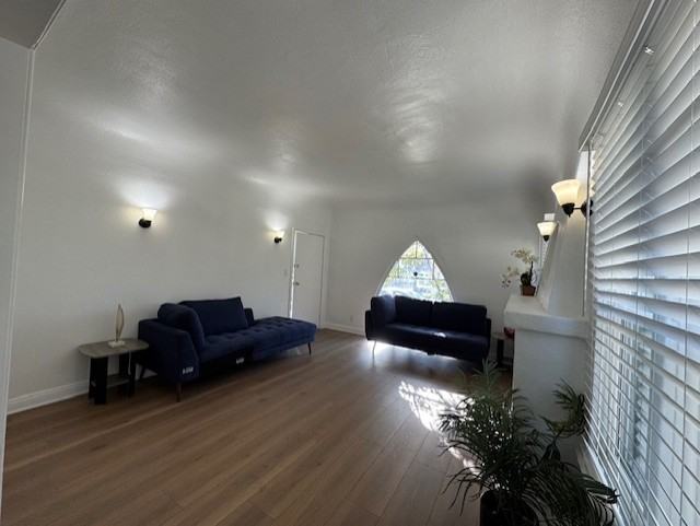 1249 W 23rd St #2 - Photo 3 of 27