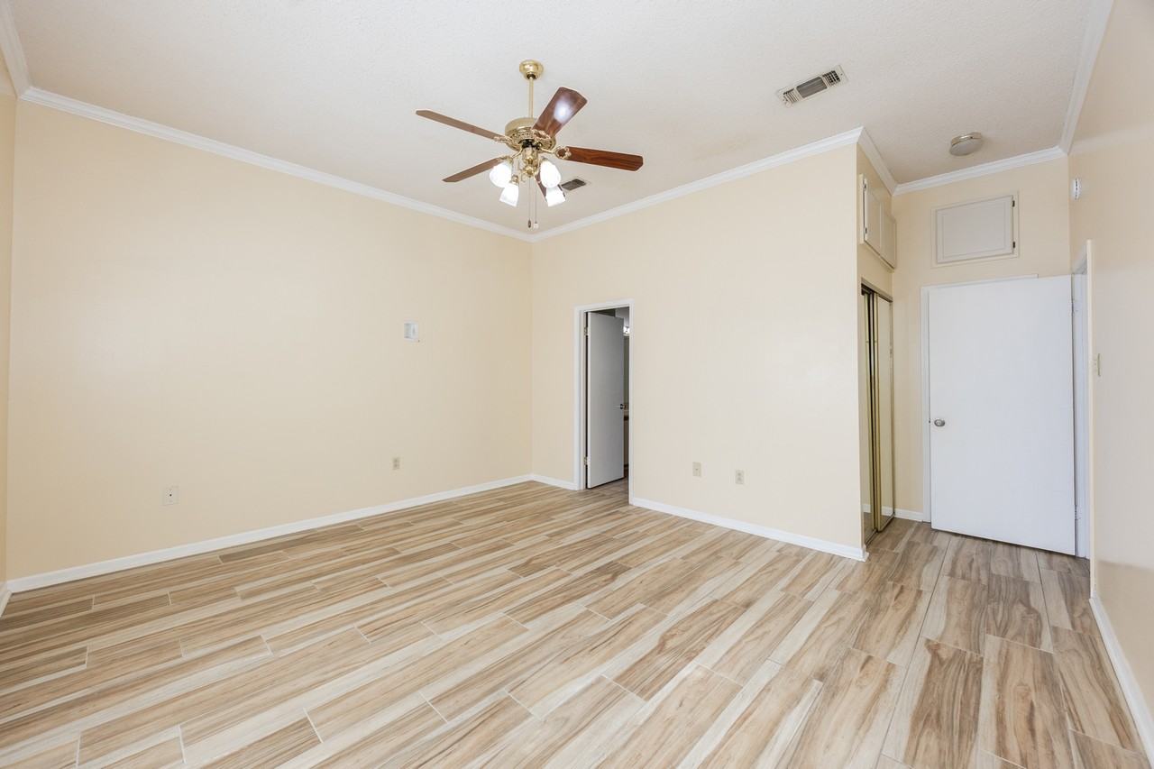 13422 South Fairview Avenue - Photo 6 of 19