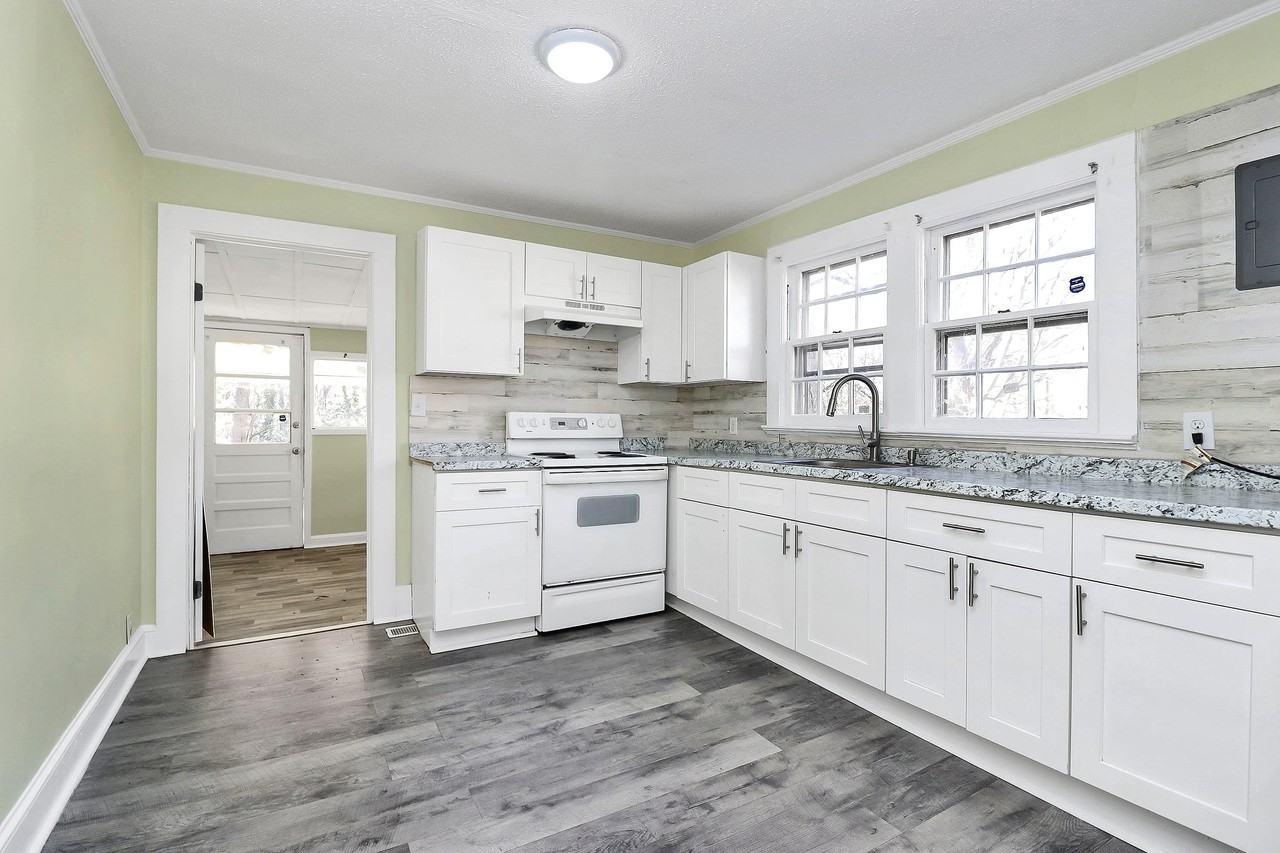 1208 Saratoga Dr #1 - Photo 3 of 24