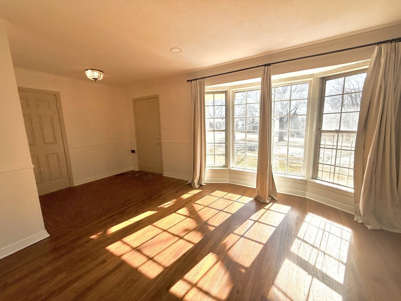 1100 W Grand Ave #1 - Photo 3 of 34