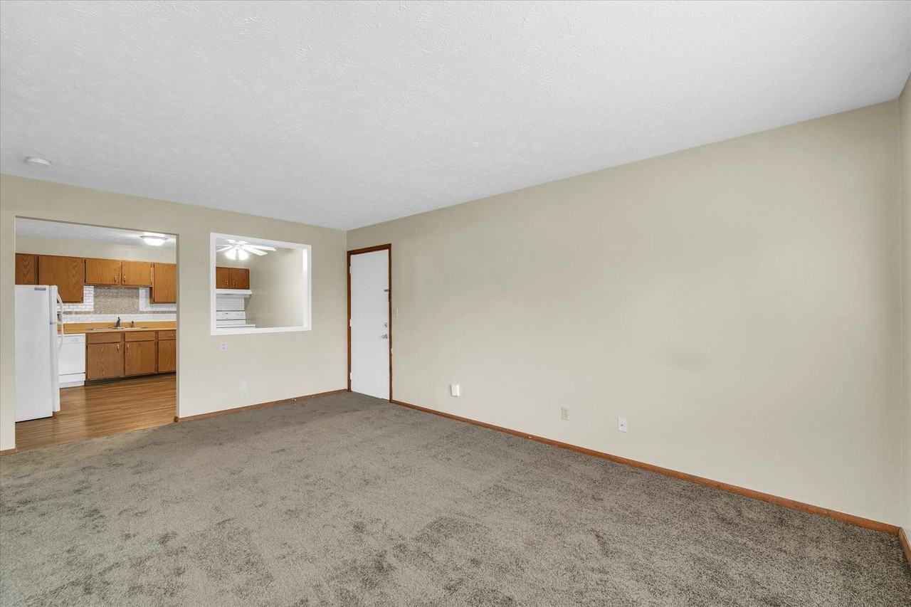 201 S Regency Dr - Photo 4 of 16