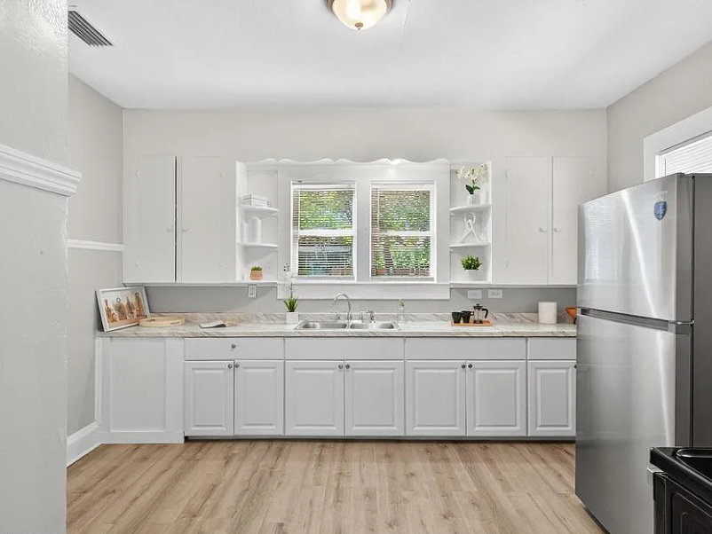 5518 Alta St #1 - Photo 5 of 12