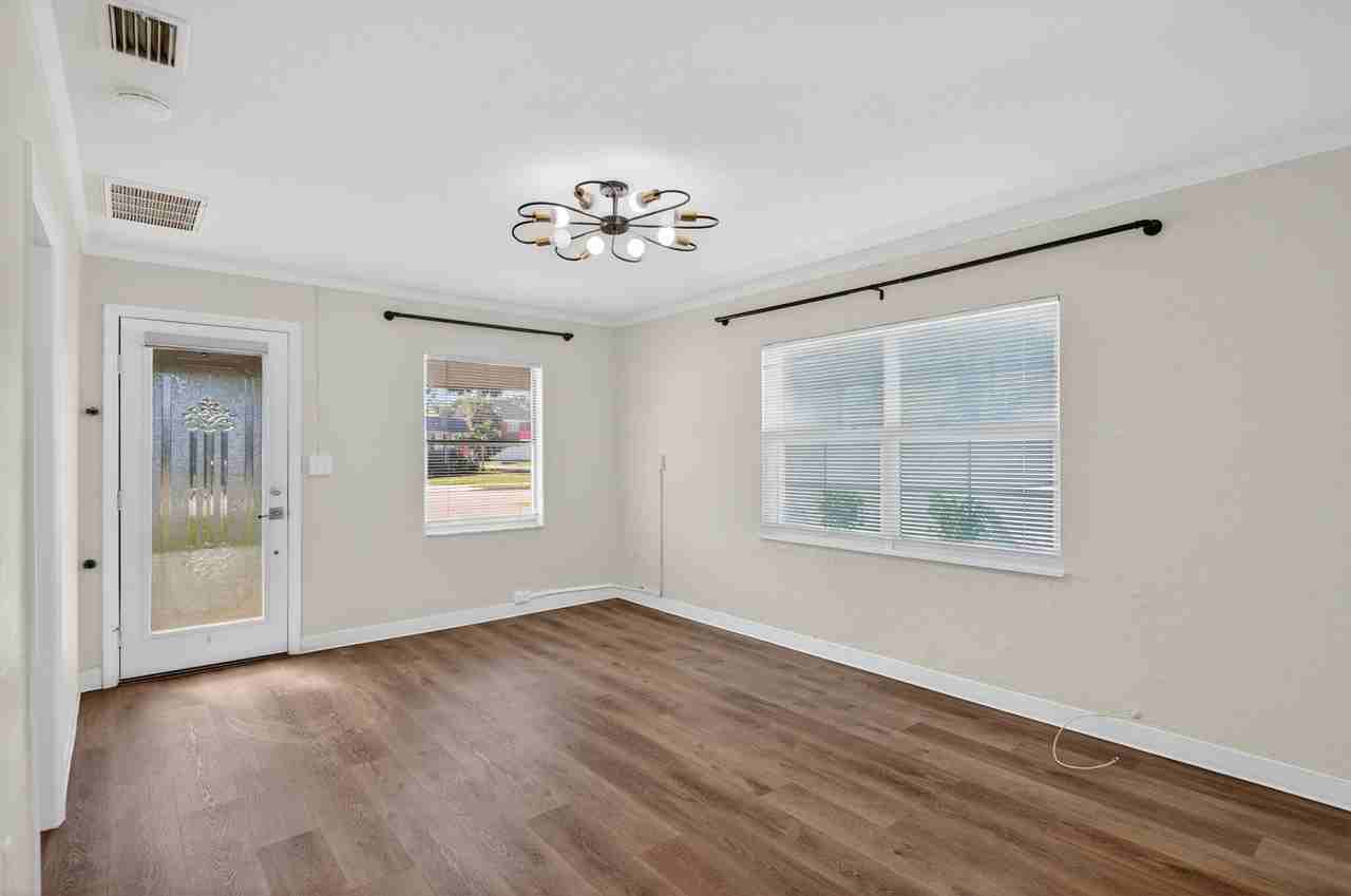 3709 W Gray St #1 - Photo 4 of 10