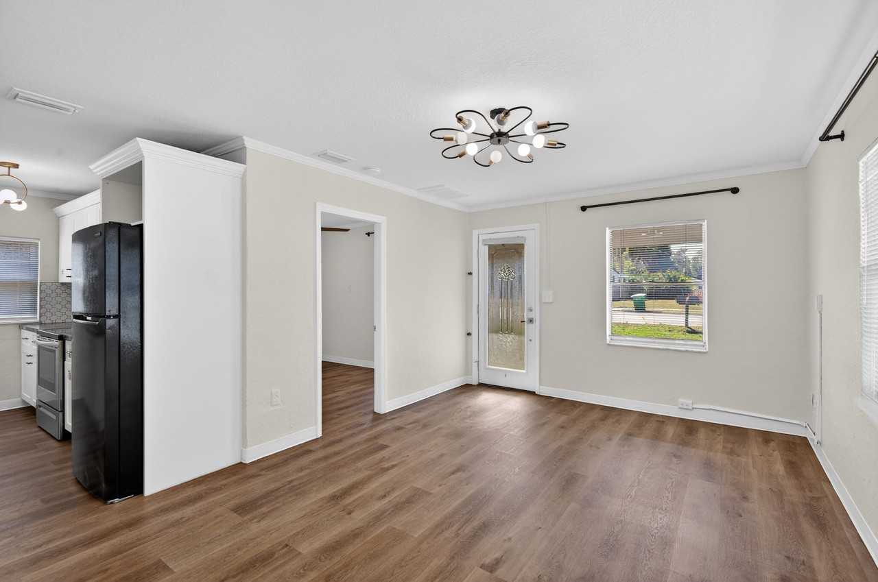 3709 W Gray St #1 - Photo 5 of 10