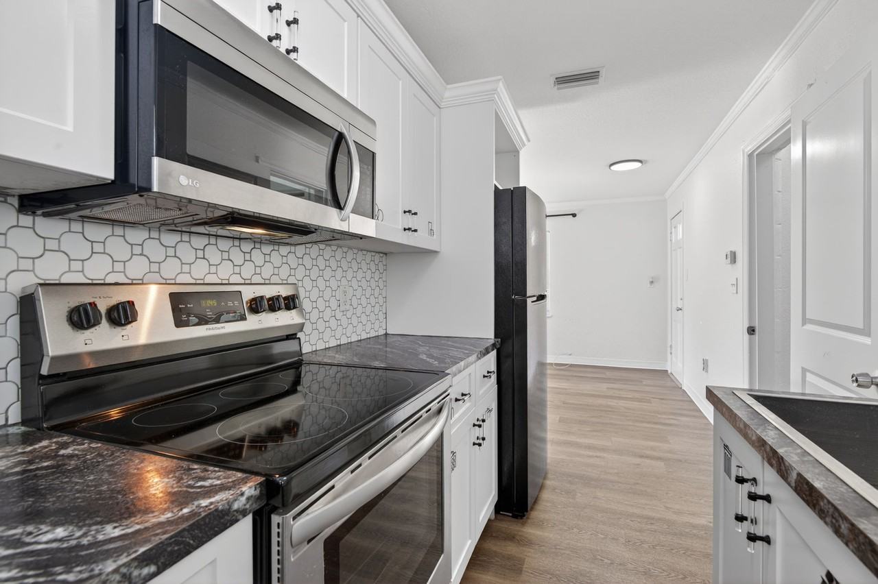 3709 W Gray St #1 - Photo 6 of 10