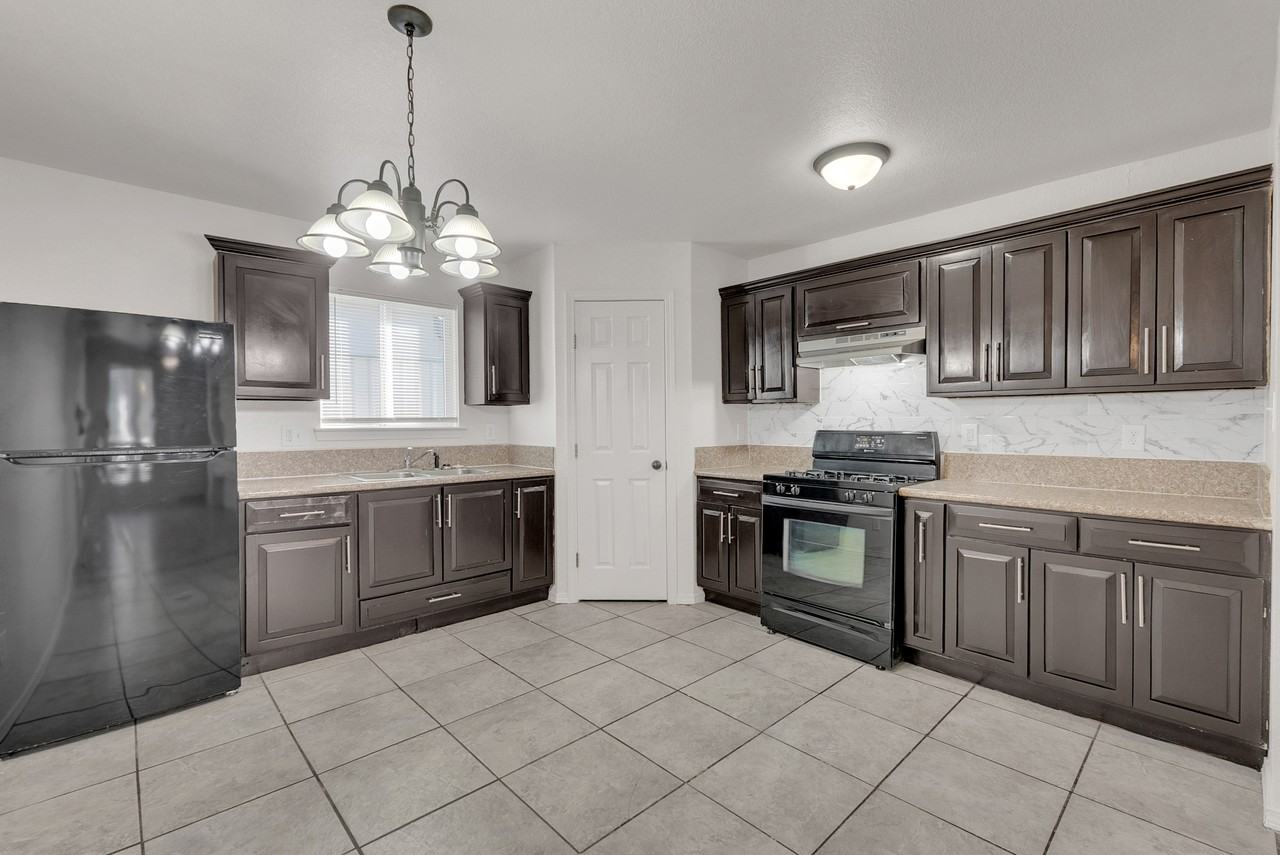 9277 Leonardo Ave #B - Photo 3 of 21