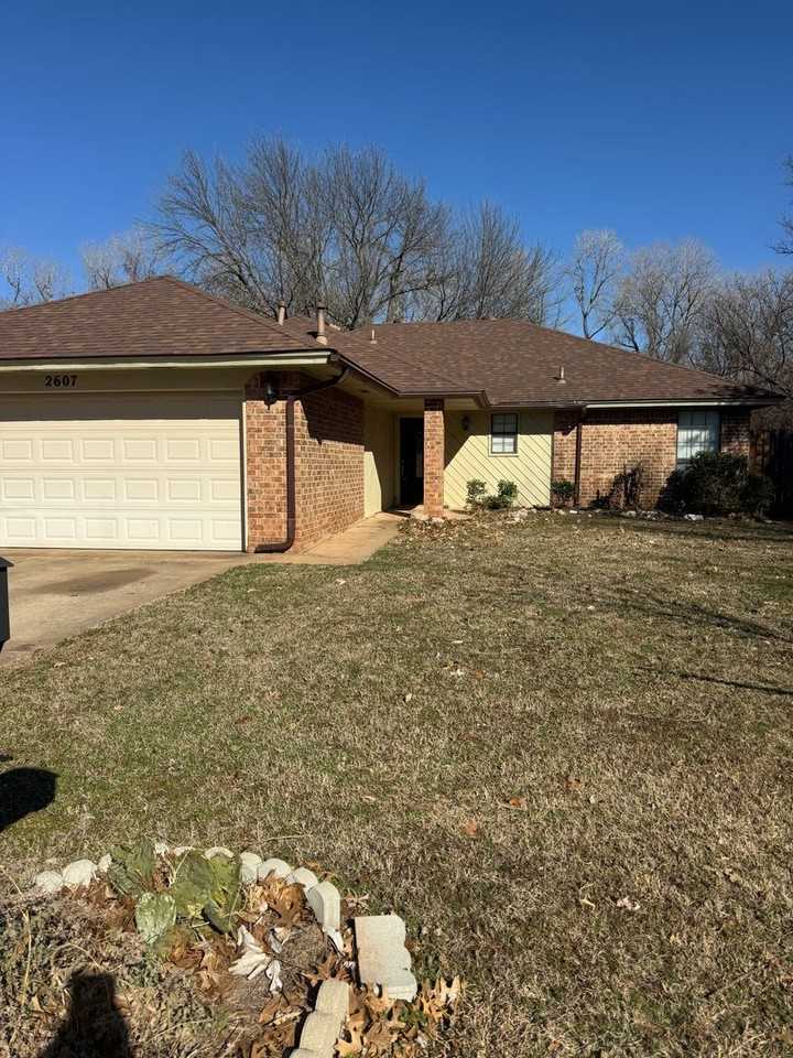 2607 Wood Hollow St - Photo 2 of 28