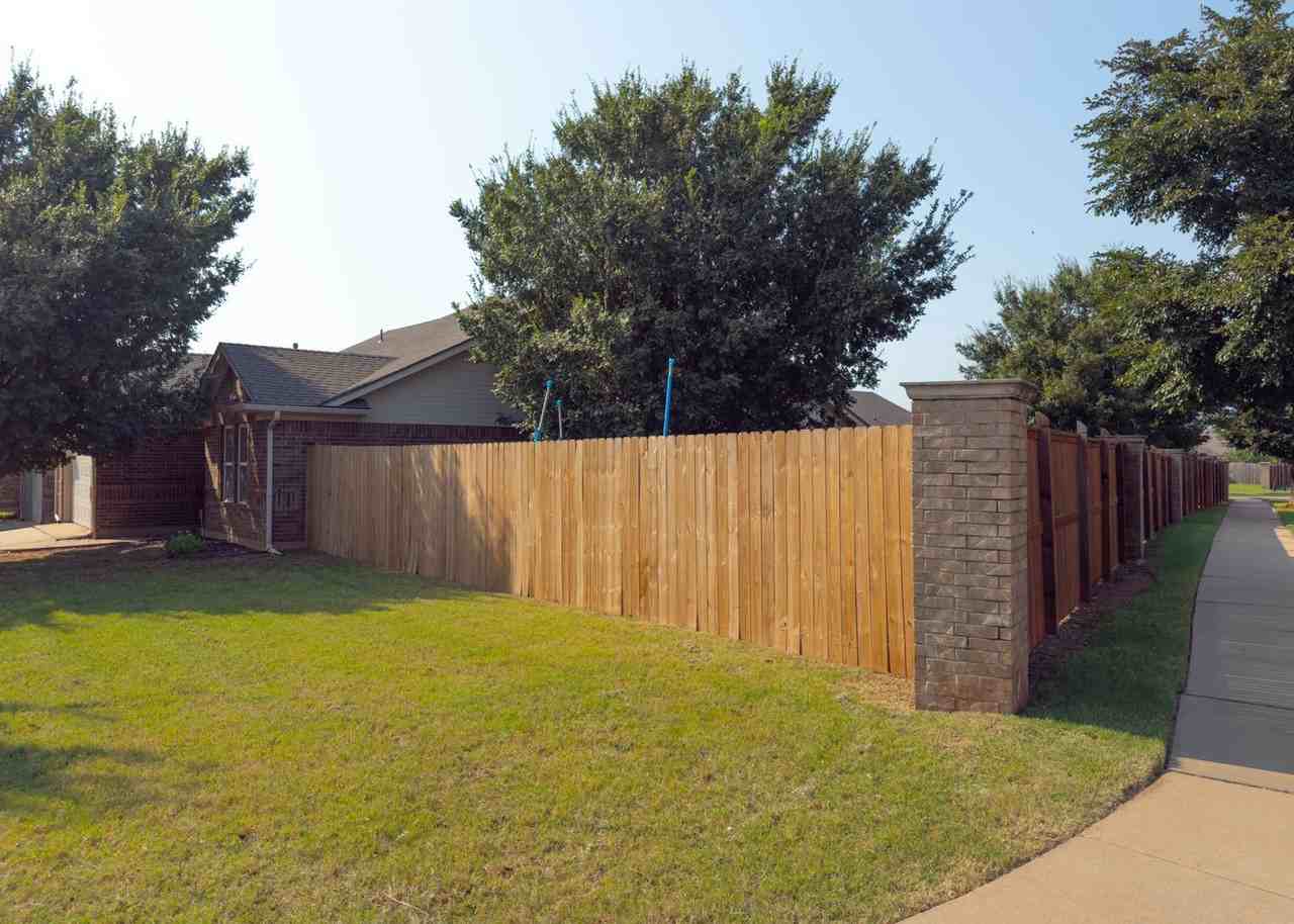 2701 Nw 185th St - Photo 3 of 25