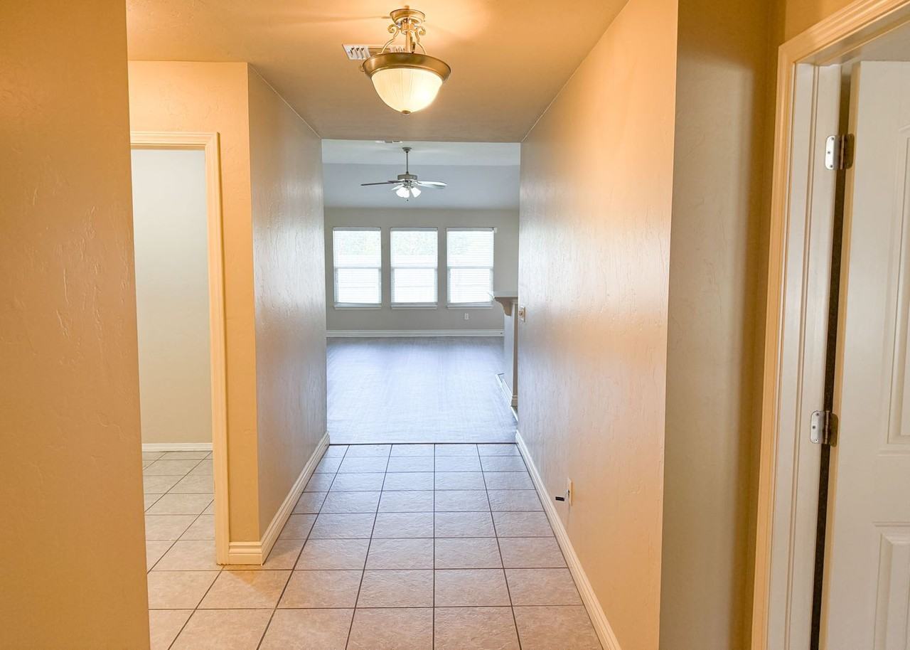 2701 Nw 185th St - Photo 4 of 25