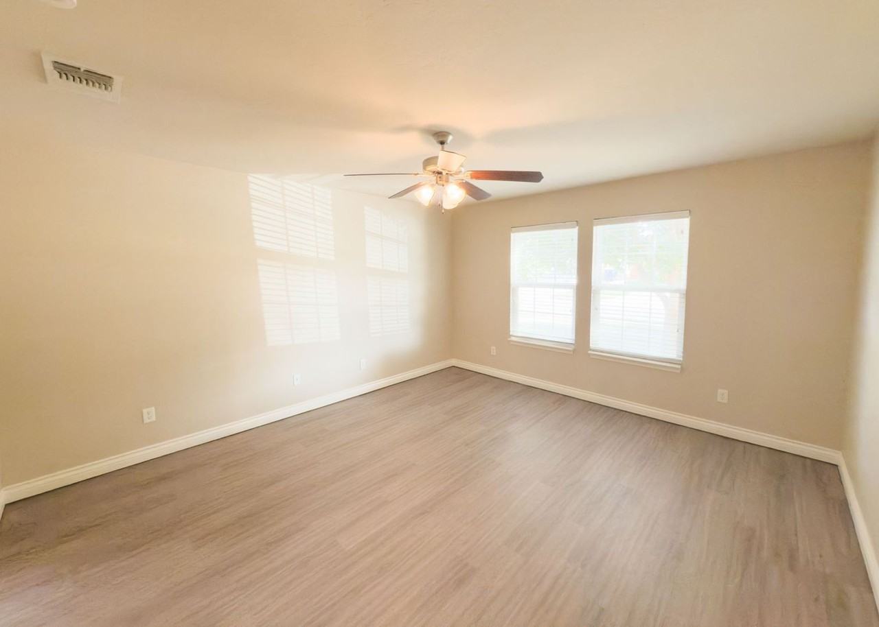 2701 Nw 185th St - Photo 5 of 25