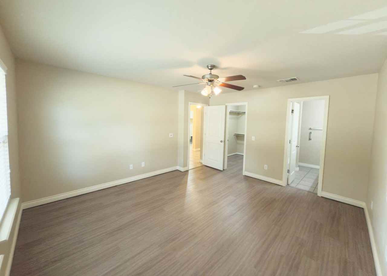 2701 Nw 185th St - Photo 6 of 25