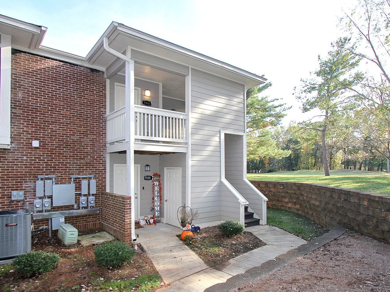 7946 Greenside Ct - Photo 3 of 31