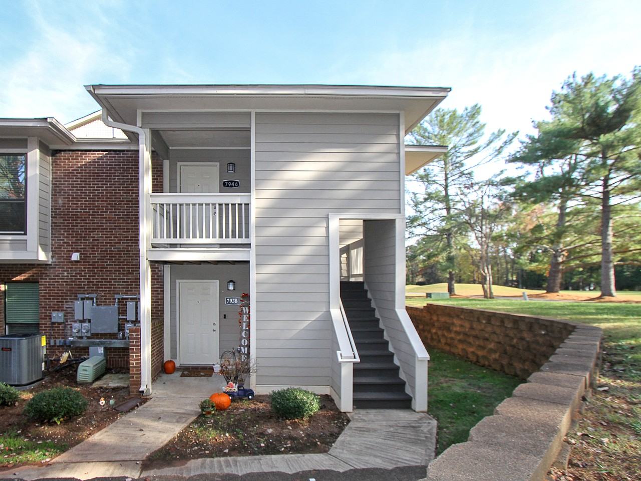 7946 Greenside Ct - Photo 5 of 31