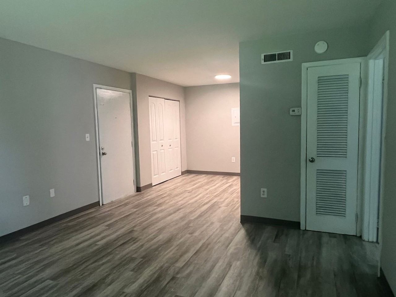 Twin Oaks Apartments - Photo 3 of 8