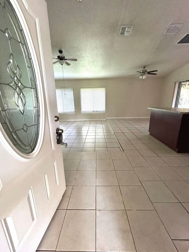 844 E Flag Ln - Photo 2 of 16