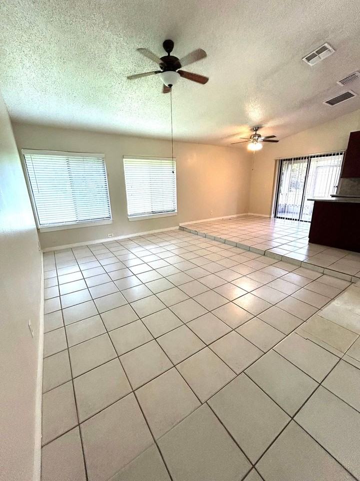 844 E Flag Ln - Photo 4 of 16