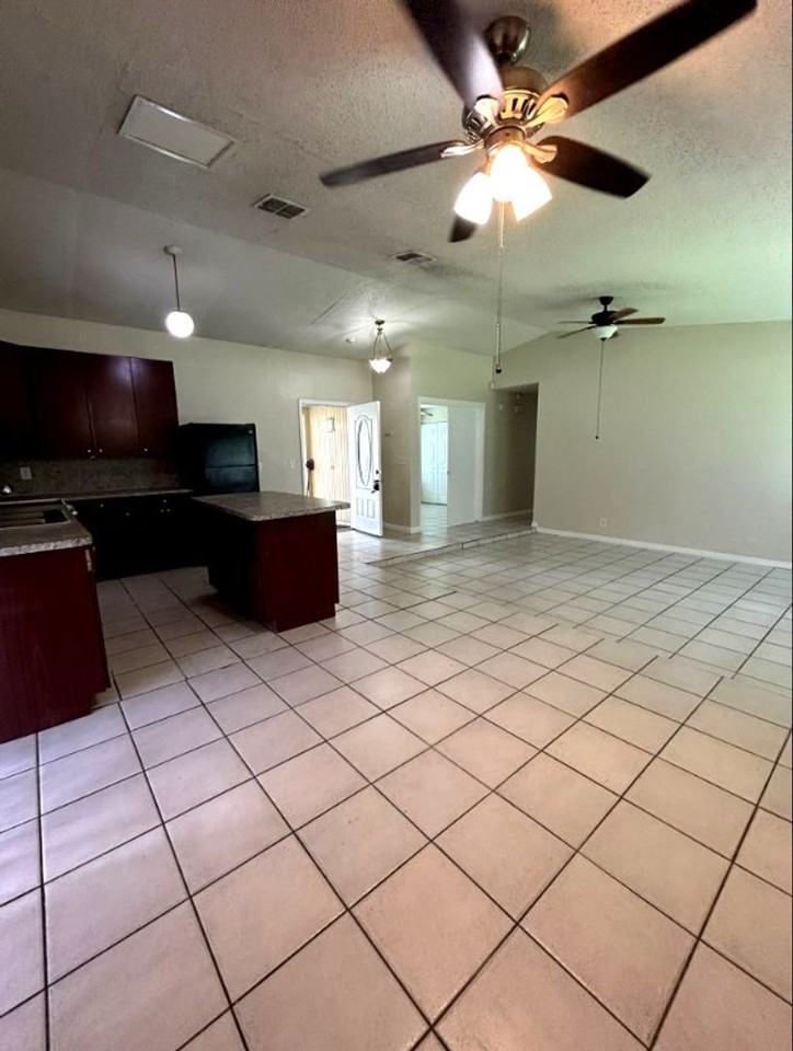 844 E Flag Ln - Photo 5 of 16