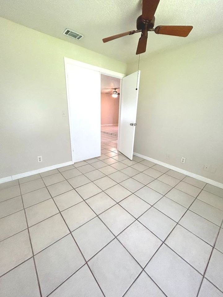 844 E Flag Ln - Photo 6 of 16