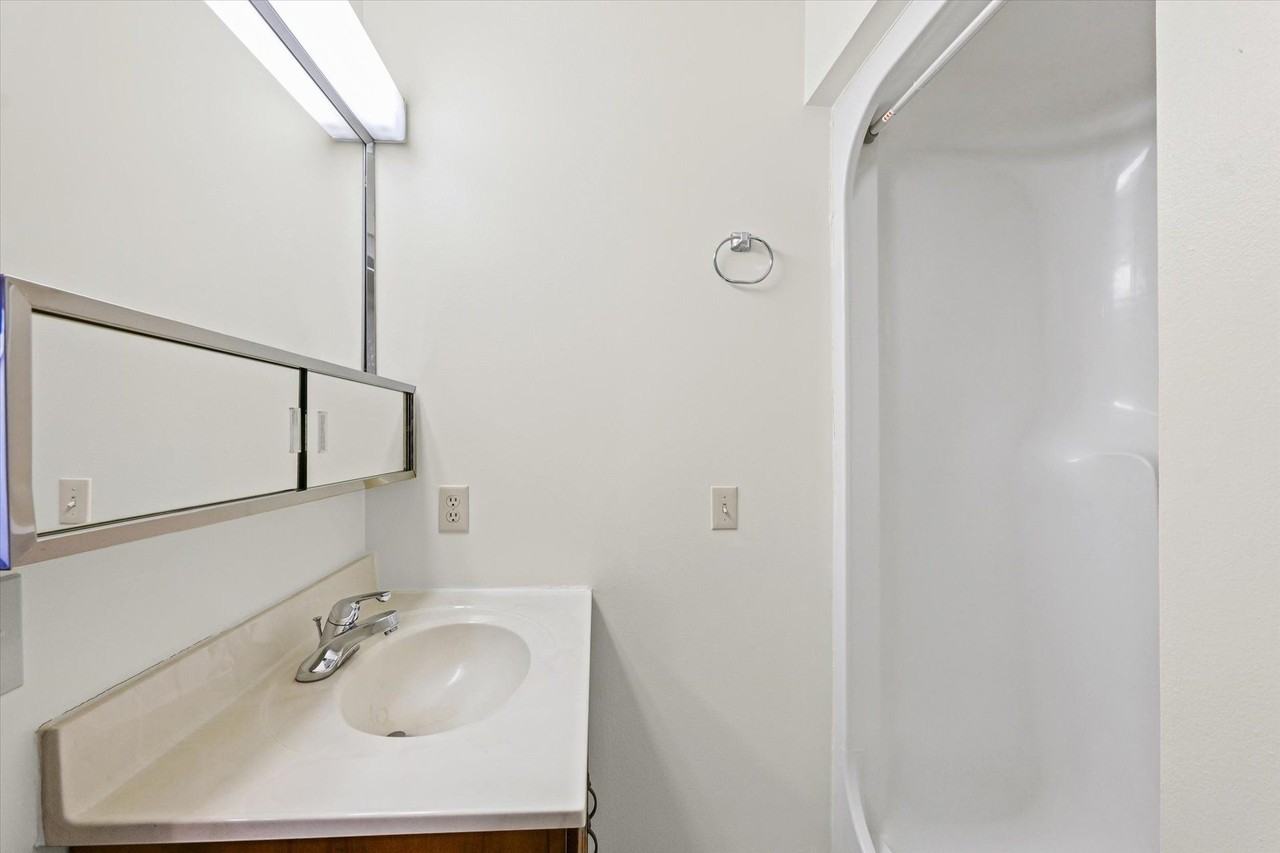 1601 N. Hershey - Photo 4 of 48