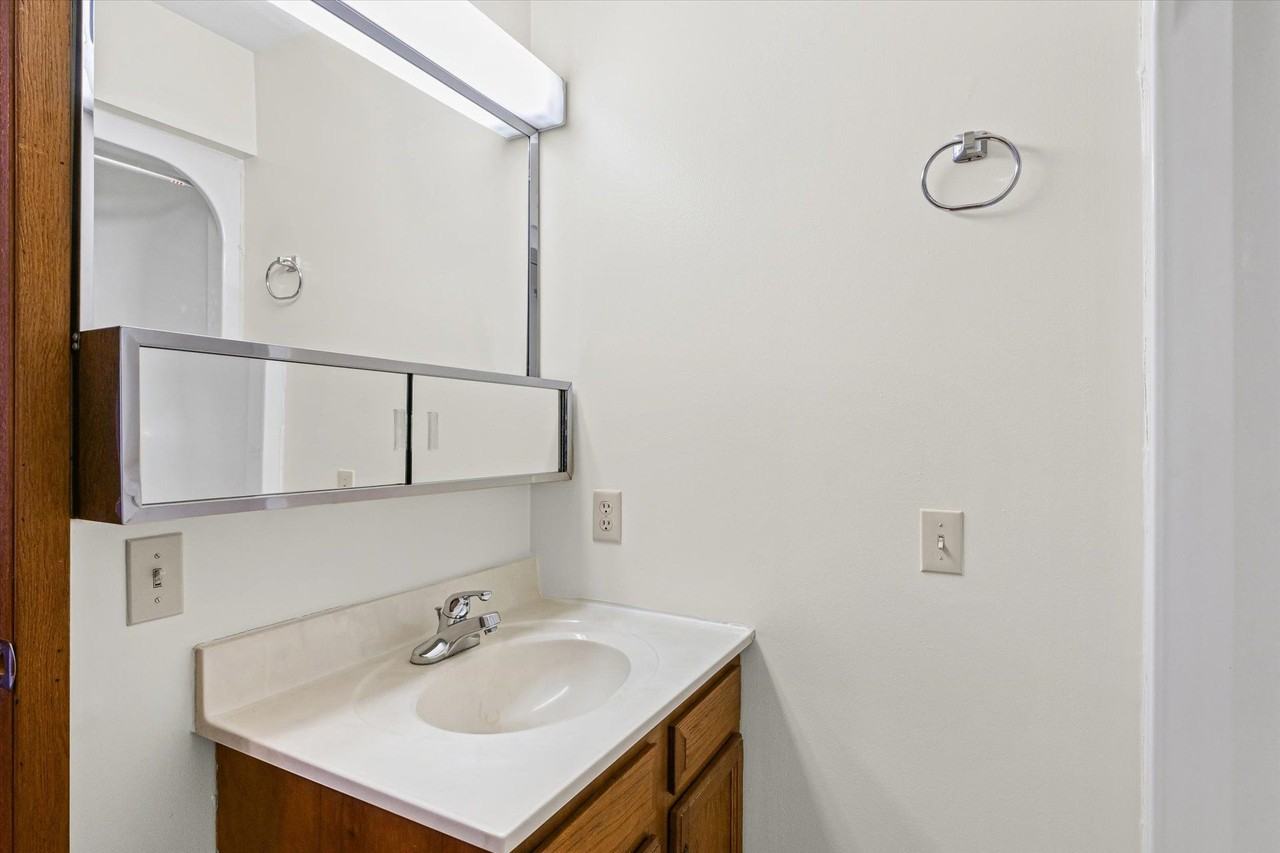 1601 N. Hershey - Photo 5 of 48