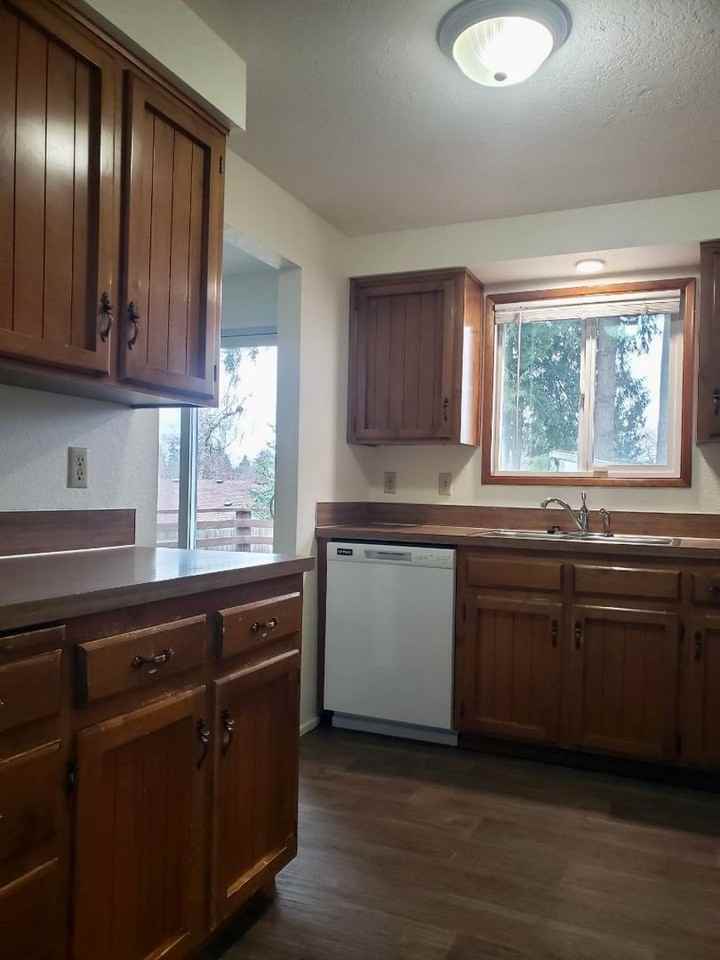 5522 Beechwood Ct S - Photo 4 of 29