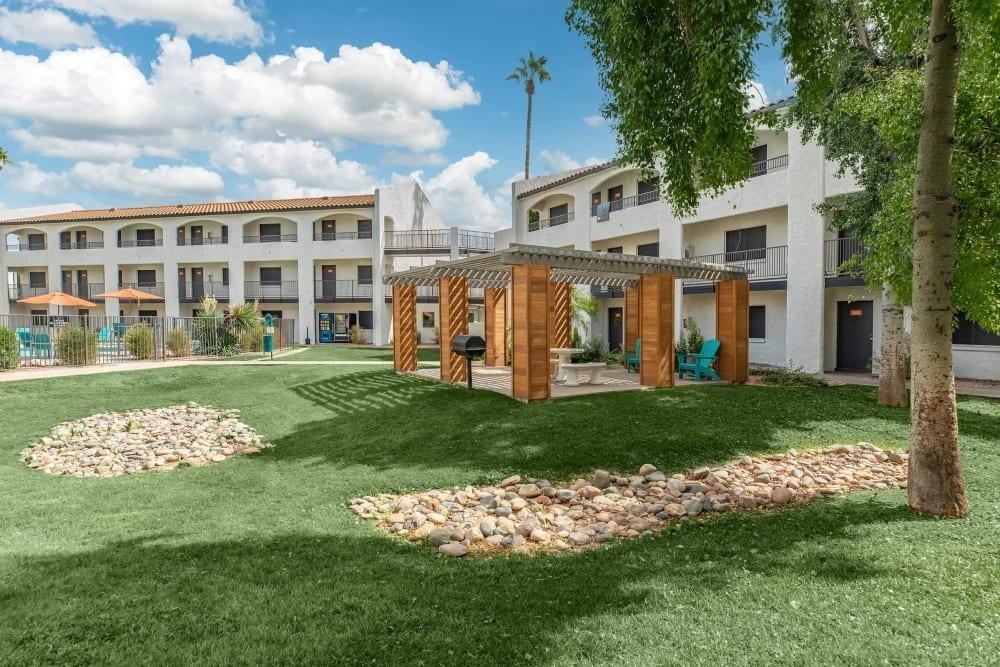 2634 N 51st Ave - Photo 3 of 28