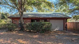 161 Benjamin St - Photo 1 of 1