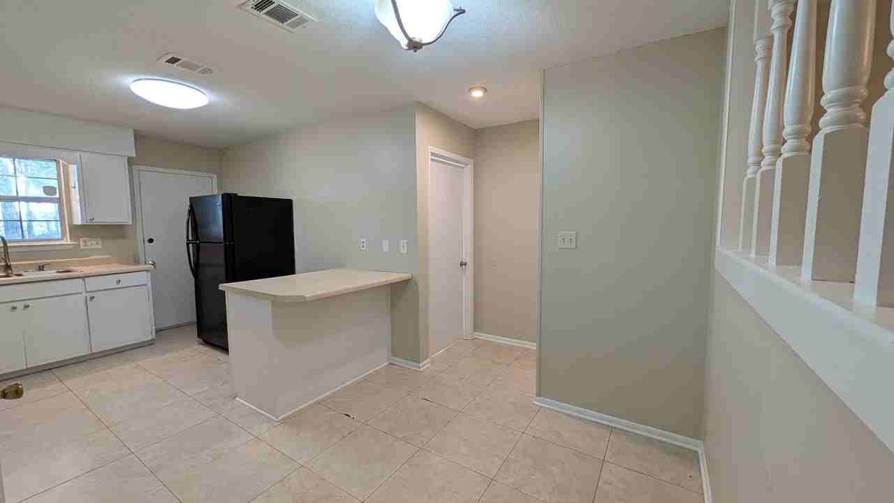 161 Benjamin St - Photo 6 of 16