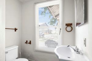 featured image of 410 E Grove St