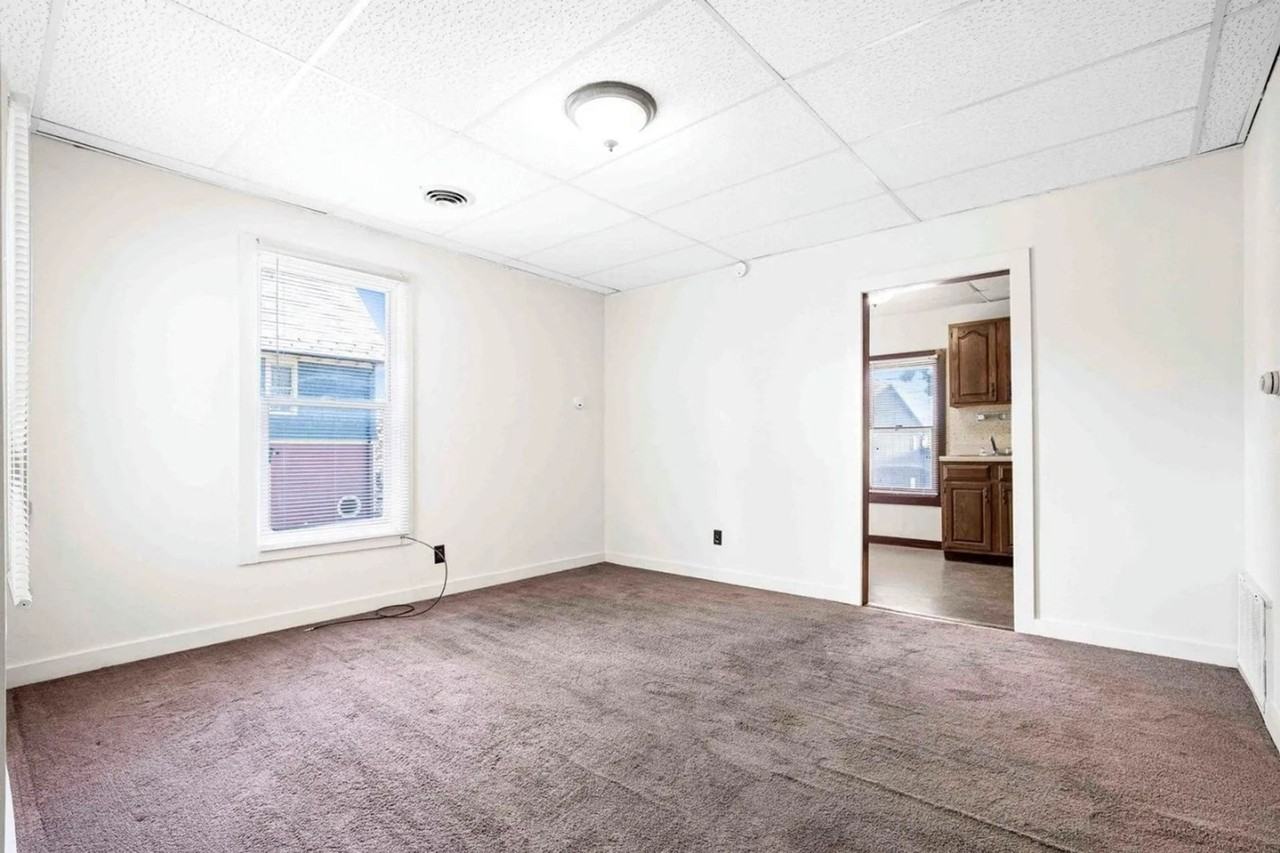 410 E. Grove - Photo 2 of 31