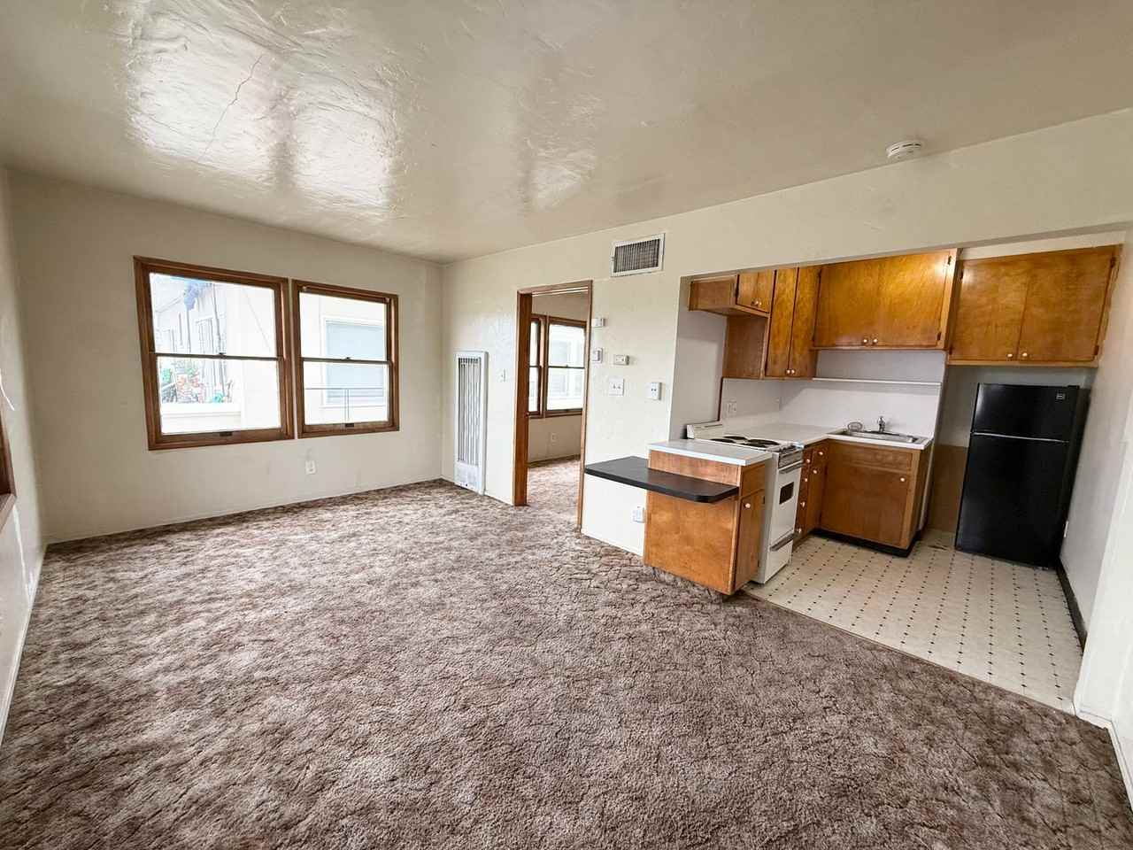 1527 N Van Ness Ave - Photo 7 of 10