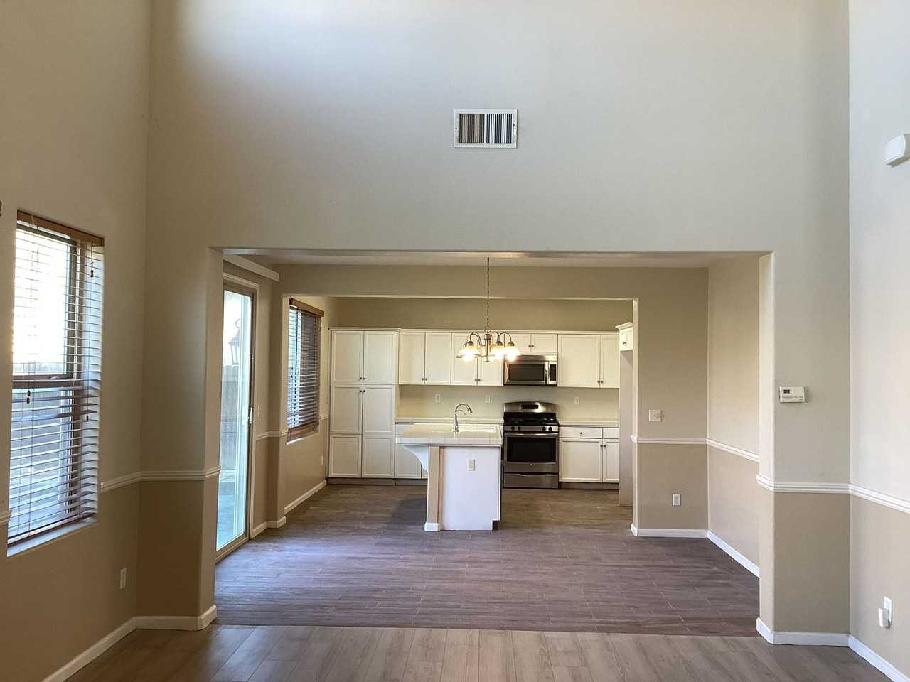 7426 E Redlands Ave - Photo 6 of 26