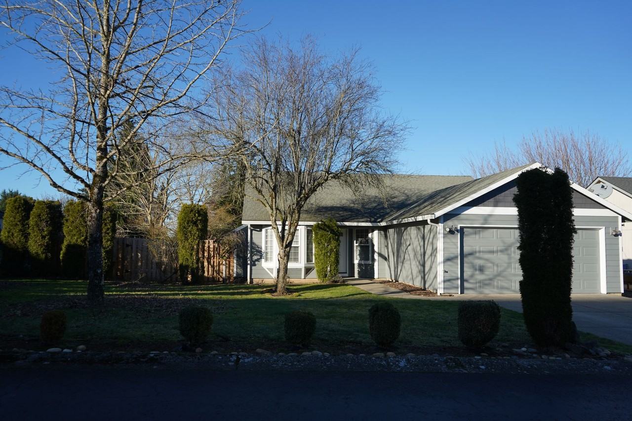 2917 Nw Watkins Ct - Photo 2 of 12