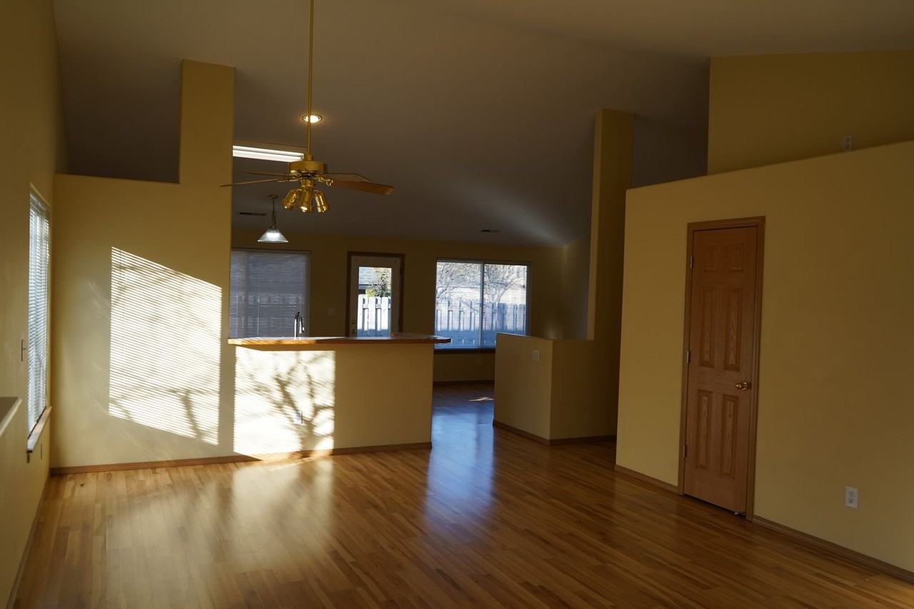 2917 Nw Watkins Ct - Photo 3 of 12