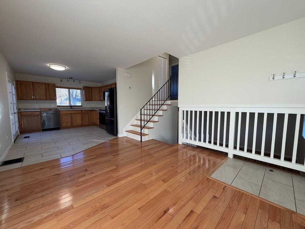 2406 Bowen St - Photo 2 of 22