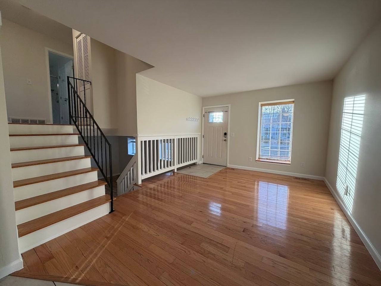 2406 Bowen St - Photo 5 of 22