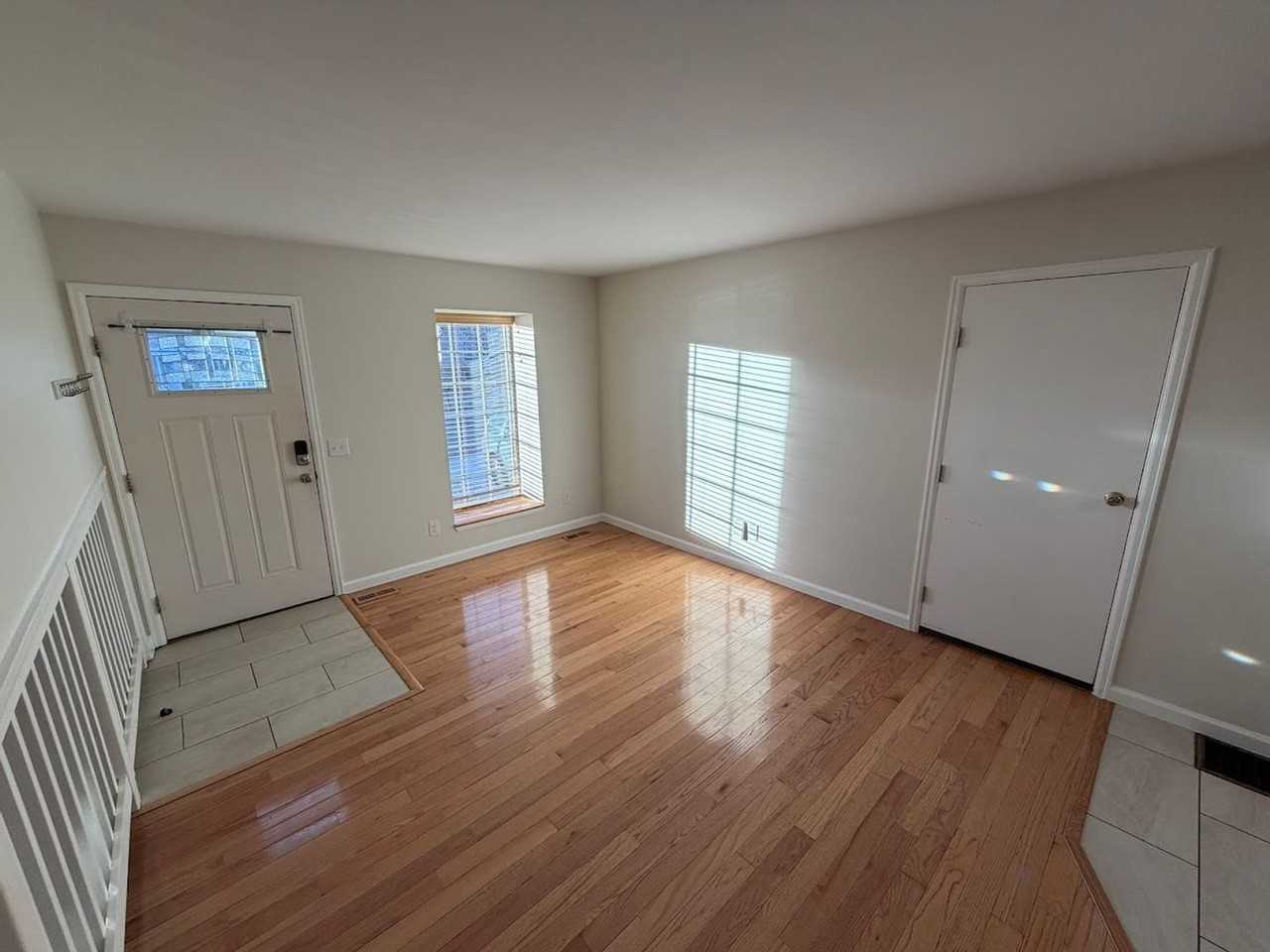 2406 Bowen St - Photo 7 of 22