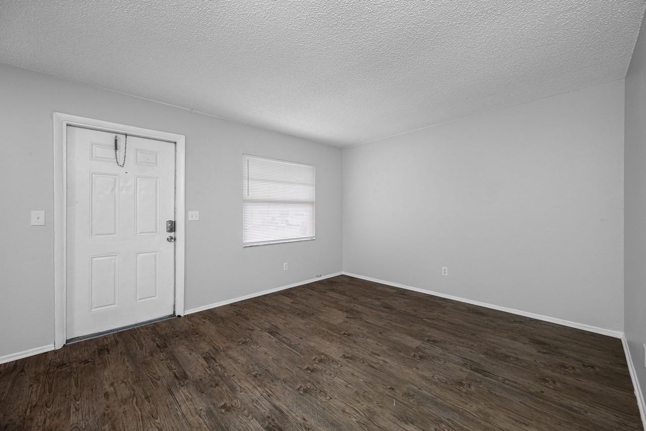 4520 76th Ave N - Photo 4 of 40