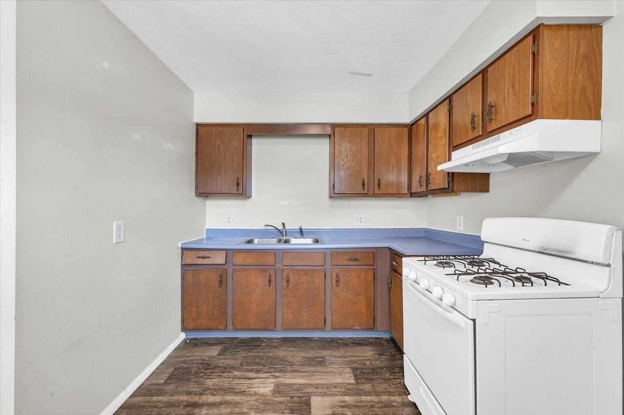 915 N. Madison - Photo 2 of 12