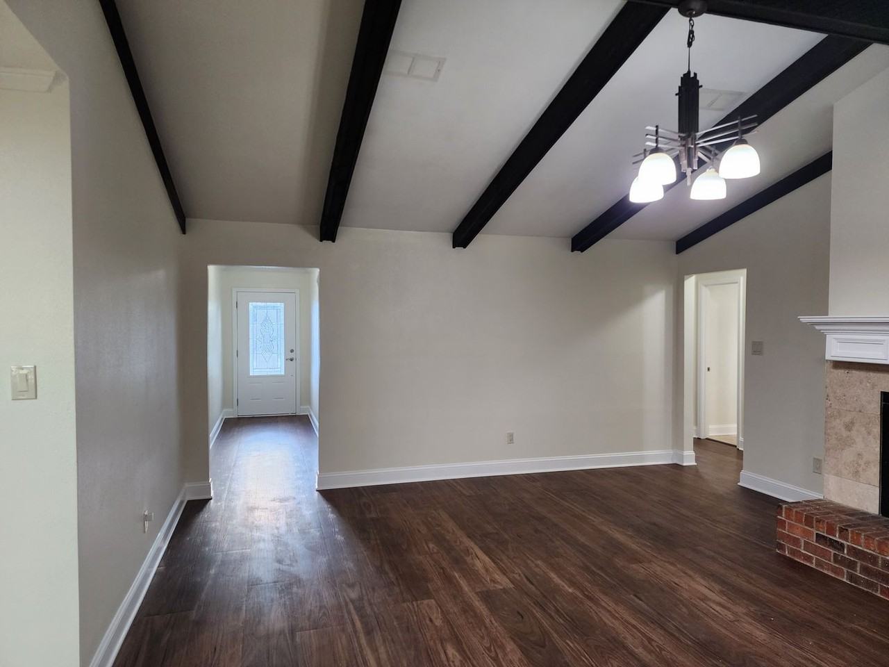 403 Yvette Marie Dr - Photo 2 of 9